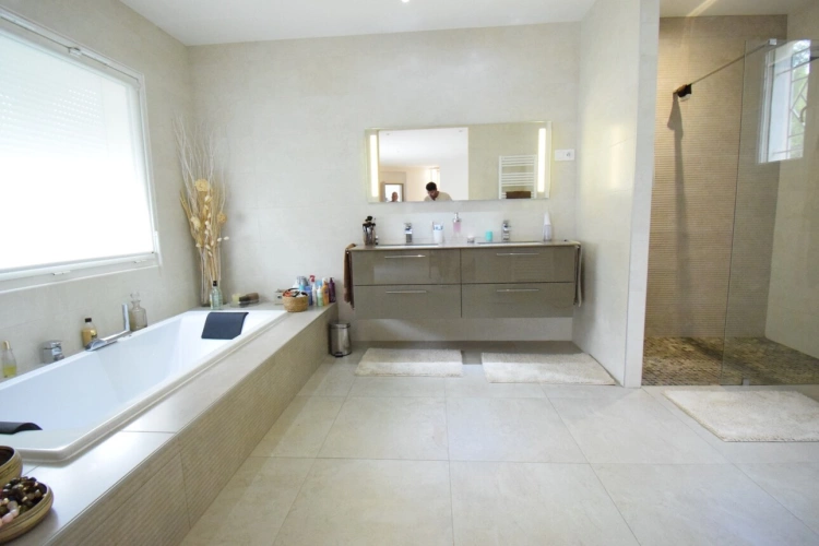 Photos 19 - Prestige - Propriété Draguignan videos disponibles