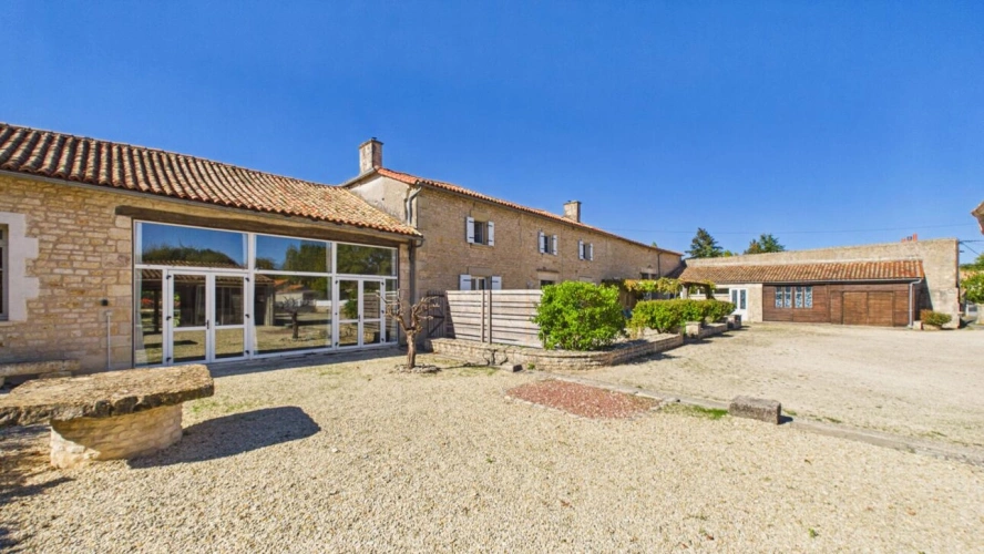 Photos 30 - Prestige - Exceptionnelle propriété de village avec gîte et piscine chauffée - Excellent potentiel de revenus