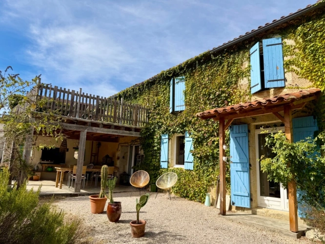Photos 1 - Prestige - Propriété avec 2 gîtes, une chambre d'hôtes et 2 piscines - 2,2 hectares - VIC FEZENSAC (32)