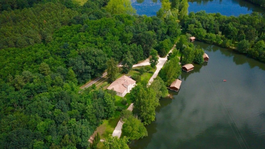 Photos 3 - Forestière - Sablons ? domaine privé de 7 hectares avec lac de 3,6 hectares, hébergements et potentiel touristique près de Saint-Émilion