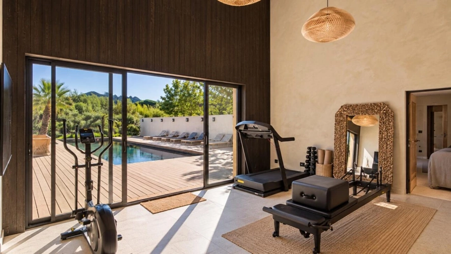 Photos 12 - Prestige - Eygalières ? domaine contemporain confidentiel avec vue Alpilles, piscine à fond mobile, padel et hammam