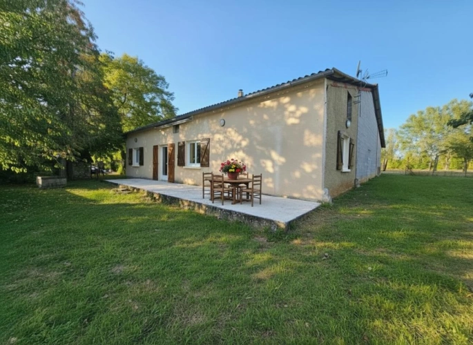 Photos 1 - Rurale - À 10 MINUTES AU SUD DE PÉRIGUEUX . MAISON DE PLAIN-PIED, GRANDE GRANGE ET VUE CAMPAGNE
