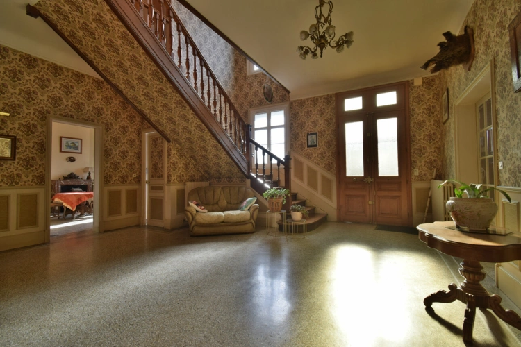 Photos 4 - Rurale - Corps de ferme avec Maison bourgeoise à vendre - Au nord de Soissons (02 Aisne) (14km) – maison de 335 m² -6 chambres - Dépendances - Garages – Hangars- Terrain 1.18ha