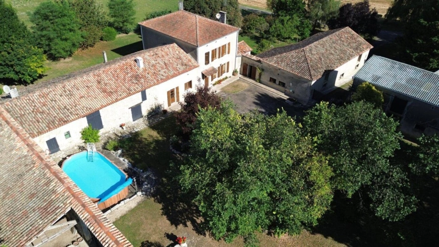 Photos 1 - Rurale - MAISON DE CARACTERE avec beaucoup de DEPENDANCES