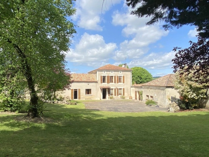 Photos 2 - Rurale - MAISON DE CARACTERE avec beaucoup de DEPENDANCES