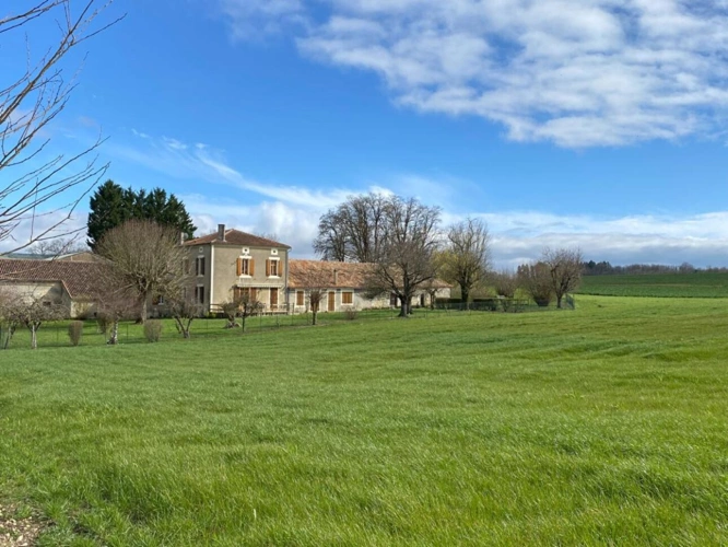 Photos 3 - Rurale - MAISON DE CARACTERE avec beaucoup de DEPENDANCES