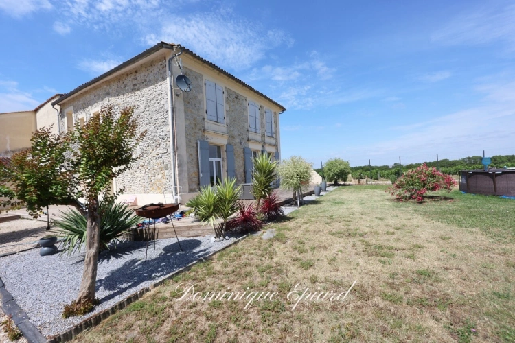 Photos 3 - Prestige - Exclusivité À VENDRE Vignoble Cru Bourgeois Médoc Vue exceptionnelle