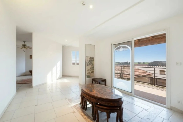 Photos 15 - Prestige - Propriété contemporaine de 408 m² sur 1,3 ha avec patio central et bassin, piscine et vues panoramiques