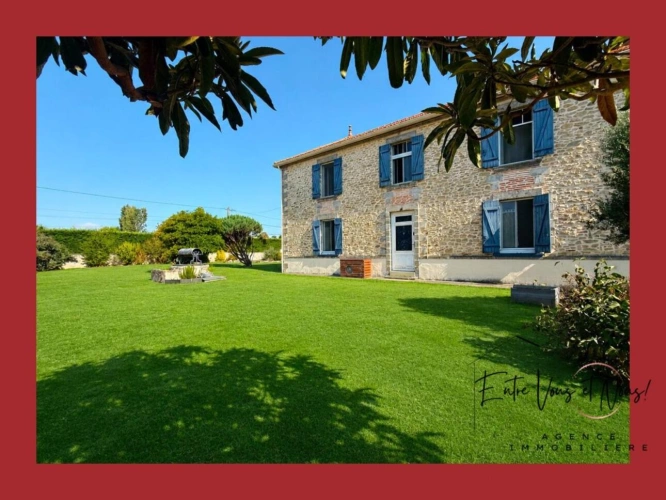 Photos 1 - Rural - Authentique maison avec piscine et dépendances sur plus de 6 60