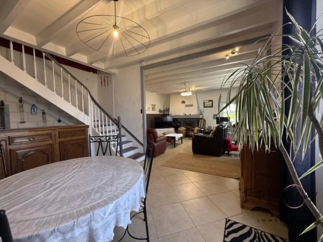 Photos 7 - Rural - Authentique maison avec piscine et dépendances sur plus de 6 60