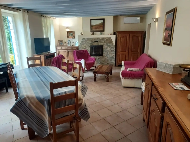Photos 11 - Touristique - Magnifique maison de maître en pierre rénovée avec 3 chambres d’hôtes, 2 gîtes  et une piscine sur un parc paysager