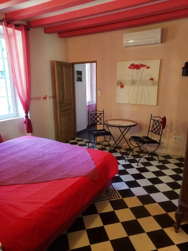 Photos 13 - Touristique - Magnifique maison de maître en pierre rénovée avec 3 chambres d’hôtes, 2 gîtes  et une piscine sur un parc paysager