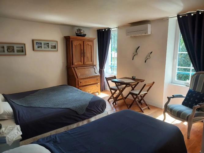 Photos 15 - Touristique - Magnifique maison de maître en pierre rénovée avec 3 chambres d’hôtes, 2 gîtes  et une piscine sur un parc paysager
