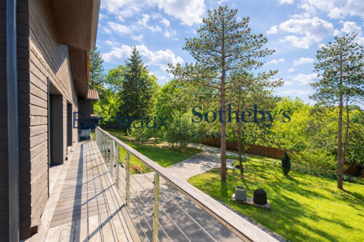 Photos 10 - Prestigious - BORDEAUX 20 MN – EXCEPTIONAL 335SQ.M VILLA – 5400 SQ.M LANDSCAPED PARK – SWIMMING POOL – 6 BEDROOMS