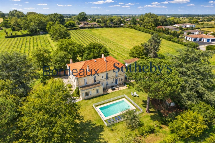 Photos 1 - Prestige - BORDEAUX 30MN - SOMPTUEUSE PROPRIÉTÉ DE MAÎTRE - 4,5 HECTARES - DÉPENDANCES - PISCINE