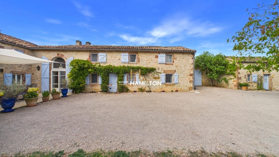 Photos 1 - Touristique - ÉLÉGANTE PROPRIÉTÉ DE CAMPAGNE AVEC GÎTE ANNEXE, PISCINE CHAUFFÉE ET VUES PRÈS DE CORDES-SUR-CIEL