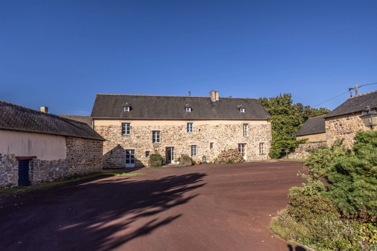 Photos 16 - Prestige - Dpt Ille et Vilaine (35), à vendre SAINT PERN propriete P6 de 228,5 m² - Terrain de 5 218,00 m²