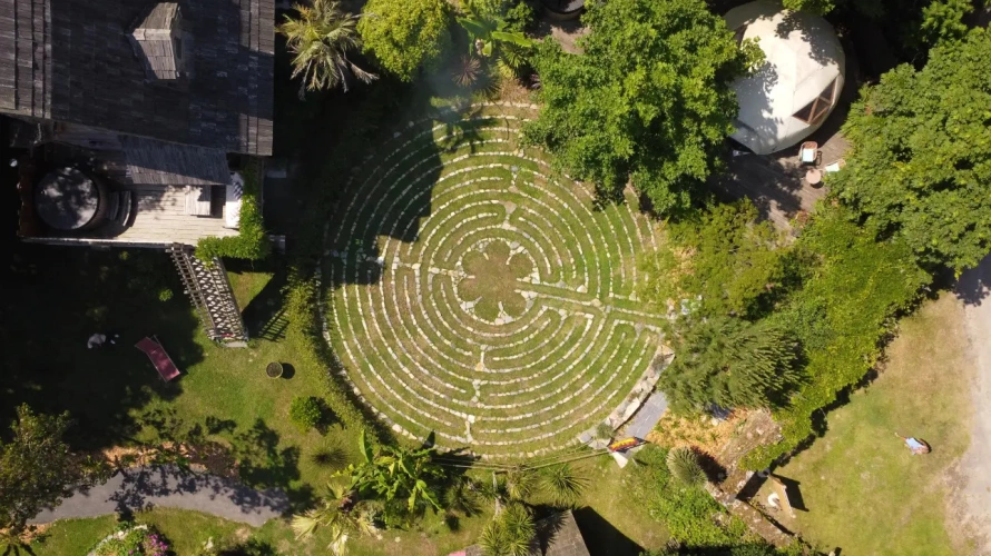 Photos 10 - Touristique - Domaine de Prestige & Tourisme Insolite Clé en Main  Manoir du XVIe s. et Jardin Zen d'Exception  Centre Bretagne (Guerlédan)