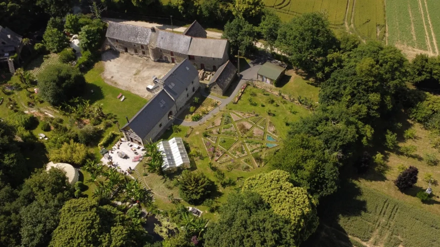 Photos 18 - Touristique - Domaine de Prestige & Tourisme Insolite Clé en Main  Manoir du XVIe s. et Jardin Zen d'Exception  Centre Bretagne (Guerlédan)