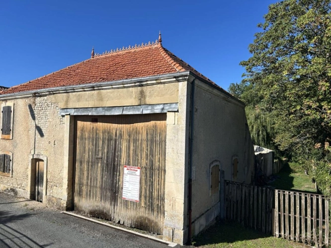 Photos 1 - Rurale - Grande grange à rénover avec permis de construire