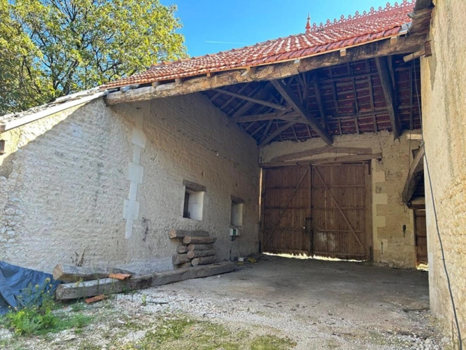 Photos 2 - Rurale - Grande grange à rénover avec permis de construire