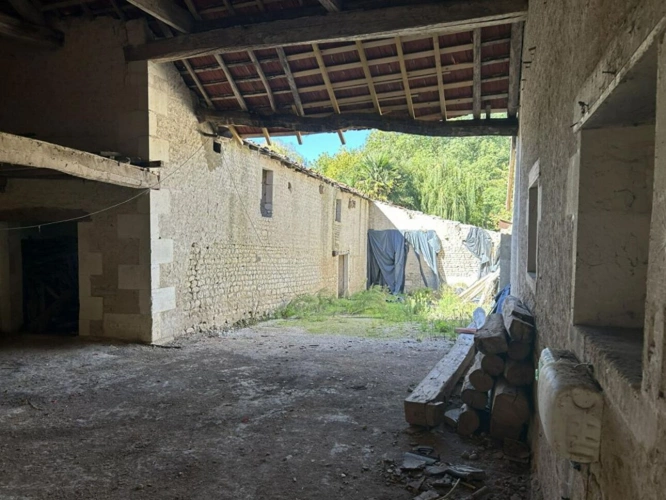Photos 4 - Rurale - Grande grange à rénover avec permis de construire