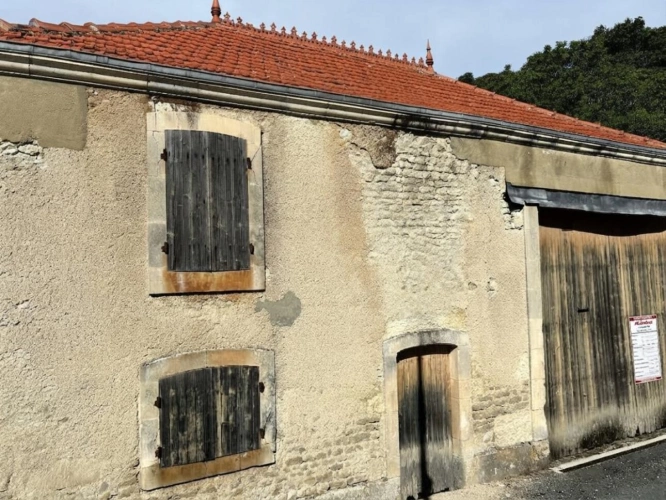 Photos 11 - Rurale - Grande grange à rénover avec permis de construire