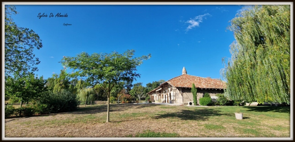 Photos 3 - Rurale - Propriete longère à vendre 313 m² 7 pièces SAINT CYR SUR MENTHON (01)Dépendances 550 m², piscine, 6,84 hectares