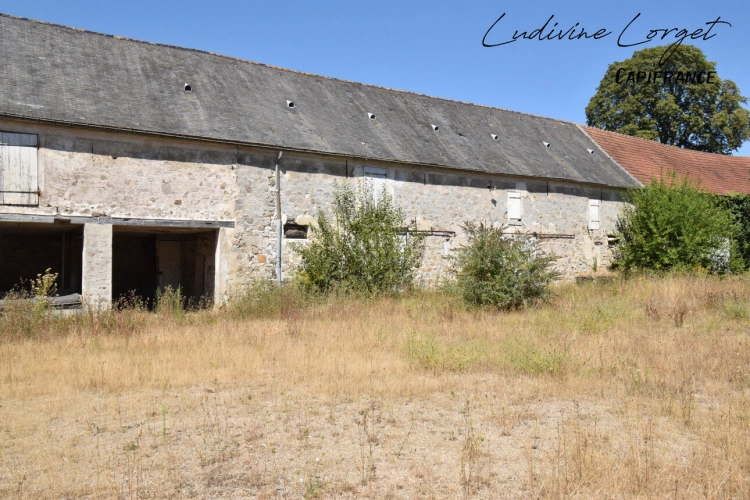 Photos 8 - Rurale - A vendre Corps de ferme à rénover entièrement proche BETZ(60)– Maison de maître de 450 m² -8 chambres -plusieurs bâtiments et terrain de 6 000 m² – Projet destiné à un professio