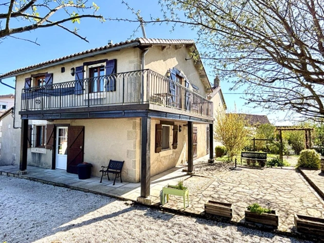 Photos 1 - Prestige - Charmante maison de caractère rénovée avec  4 chambres, grange et jardin arboré