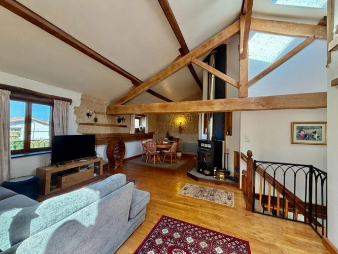 Photos 2 - Prestige - Charmante maison de caractère rénovée avec  4 chambres, grange et jardin arboré