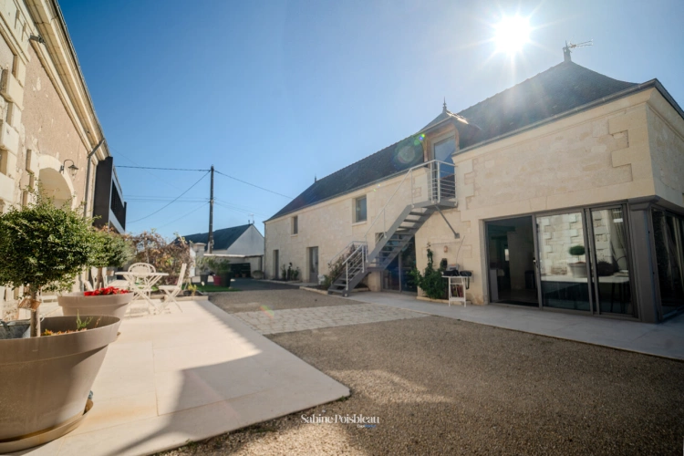 Photos 2 - Prestige - Propriete à vendre de 20 pièces à Saint-Nicolas-de-Bourgueil - ensemble de 457m² - Piscine interieure- vie de plain-pied
