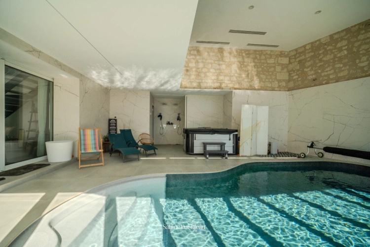 Photos 3 - Prestige - Propriete à vendre de 20 pièces à Saint-Nicolas-de-Bourgueil - ensemble de 457m² - Piscine interieure- vie de plain-pied