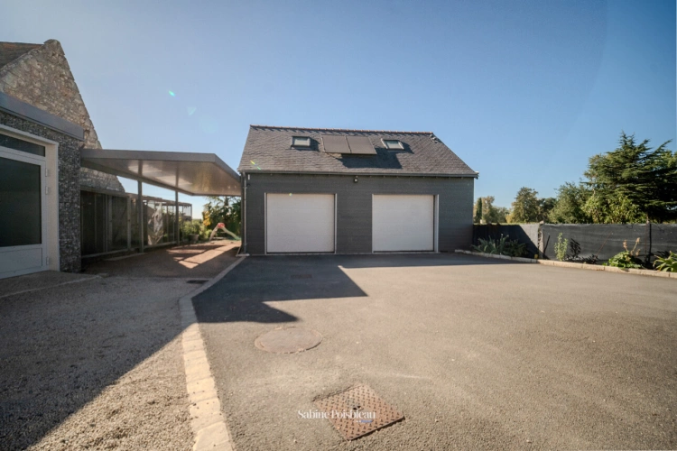 Photos 22 - Prestige - Propriete à vendre de 20 pièces à Saint-Nicolas-de-Bourgueil - ensemble de 457m² - Piscine interieure- vie de plain-pied