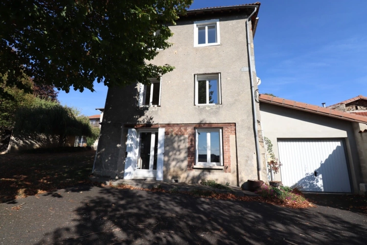 Photos 3 - Prestige - ENSEMBLE IMMOBILIER RARE AVEC MAISON, GÎTE ET 3 700 M² DE TERRAIN