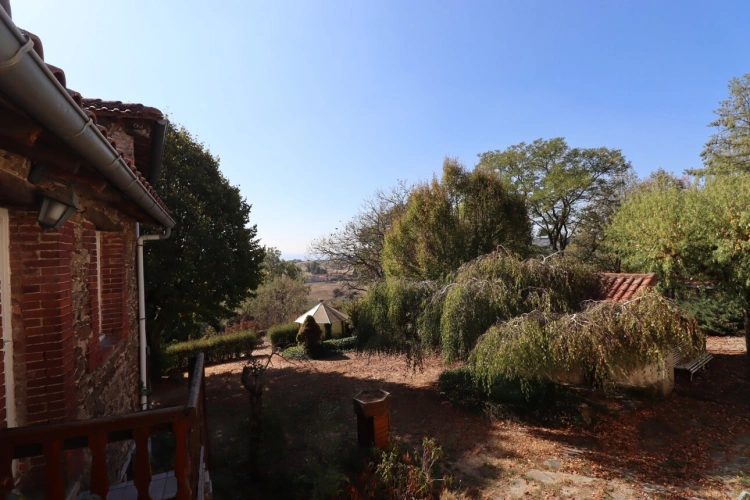 Photos 6 - Prestige - ENSEMBLE IMMOBILIER RARE AVEC MAISON, GÎTE ET 3 700 M² DE TERRAIN