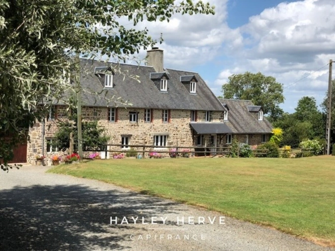 Photos 1 - Touristique - ENSEMBLE IMMOBILIER - ACTIVITE TOURISTIQUE- A VENDRE – MAISON + 3 GÎTES – PISCINES – 1 HA - VILLEDIEU-LES-POÊLES (MANCHE, NORMANDIE) (50)