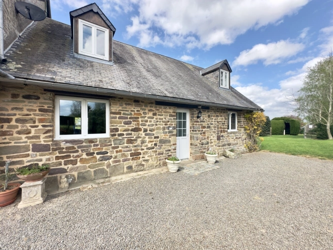 Photos 2 - Touristique - ENSEMBLE IMMOBILIER - ACTIVITE TOURISTIQUE- A VENDRE – MAISON + 3 GÎTES – PISCINES – 1 HA - VILLEDIEU-LES-POÊLES (MANCHE, NORMANDIE) (50)