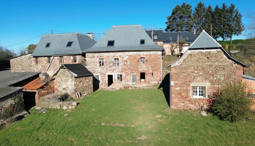 Photos 2 - Rurale - Ensemble en pierre du XIX? & son domaine de 3 700 m² (dont 2 700 m² Bio)  VILLECOMTAL