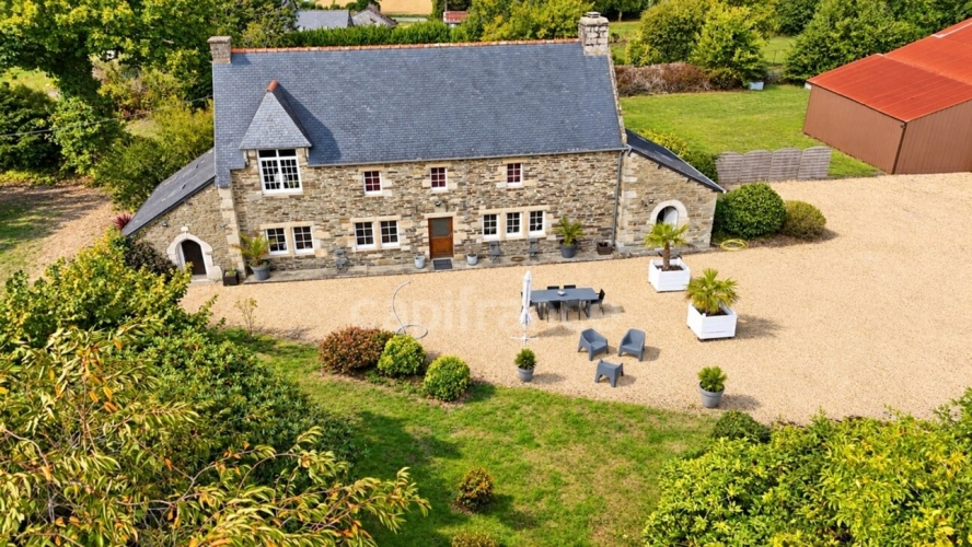 Photos 1 - Prestige - Propriété à vendre 8 pièces avec terrain et dépendances en périphérie de Carhaix-Plouguer