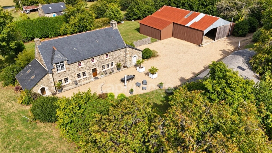 Photos 2 - Prestige - Propriété à vendre 8 pièces avec terrain et dépendances en périphérie de Carhaix-Plouguer