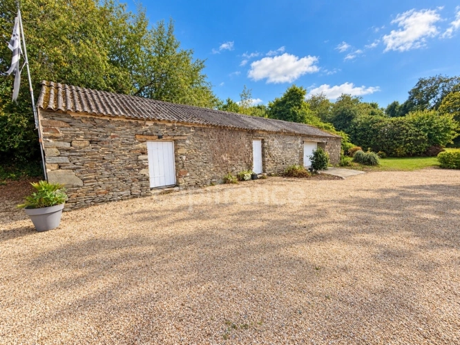 Photos 3 - Prestige - Propriété à vendre 8 pièces avec terrain et dépendances en périphérie de Carhaix-Plouguer