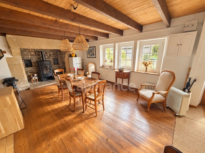 Photos 4 - Prestige - Propriété à vendre 8 pièces avec terrain et dépendances en périphérie de Carhaix-Plouguer