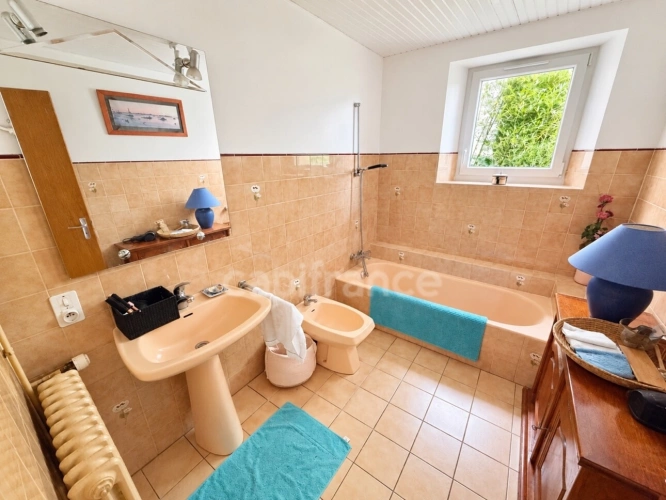 Photos 8 - Prestige - Propriété à vendre 8 pièces avec terrain et dépendances en périphérie de Carhaix-Plouguer