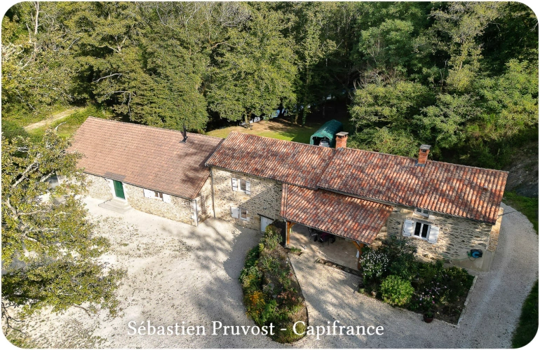 Photos 1 - Prestige - Dordogne (24) Propriété P7 proche de SAINT MARTIN DE FRESSENGEAS (24), terrain 36000m2, rivière, 225m2 habitables