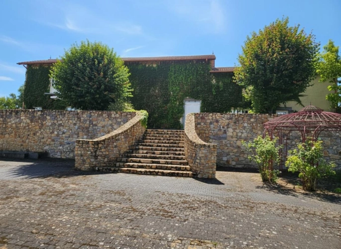 Photos 3 - Équestre - HARAS. PROPRIÉTÉ ÉQUESTRE D'EXCEPTION, 57 HA, INFRASTRUCTURES COMPLÈTES ET HABITATIONS