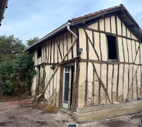 Photos 12 - Prestige - PLAISANCE (32) proche: propriete rurale composée d'une maison 200m2 restaurée, une maison à renover 100m2, deux petites maison colombages, hangar simple , terrain 7.000m2 sans voisin