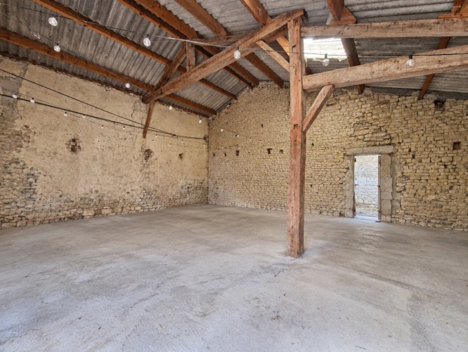 Photos 20 - Prestige - Propriete à vendre 8 pièces proche de SURGERES (17) 245 m² habitables - terrain 5 000 m² - Grandes dépendances