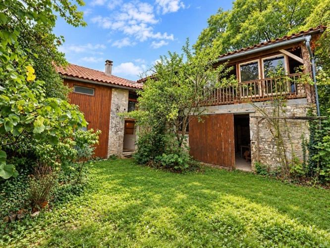 Photos 5 - Prestige - Ensemble immobilier de 3 maisons - Environ 253 m² habitables - 7 chambres - Terrain arboré de 2 790 m²  - 3 garages - Toitures refaites