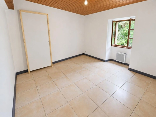 Photos 12 - Prestige - Ensemble immobilier de 3 maisons - Environ 253 m² habitables - 7 chambres - Terrain arboré de 2 790 m²  - 3 garages - Toitures refaites